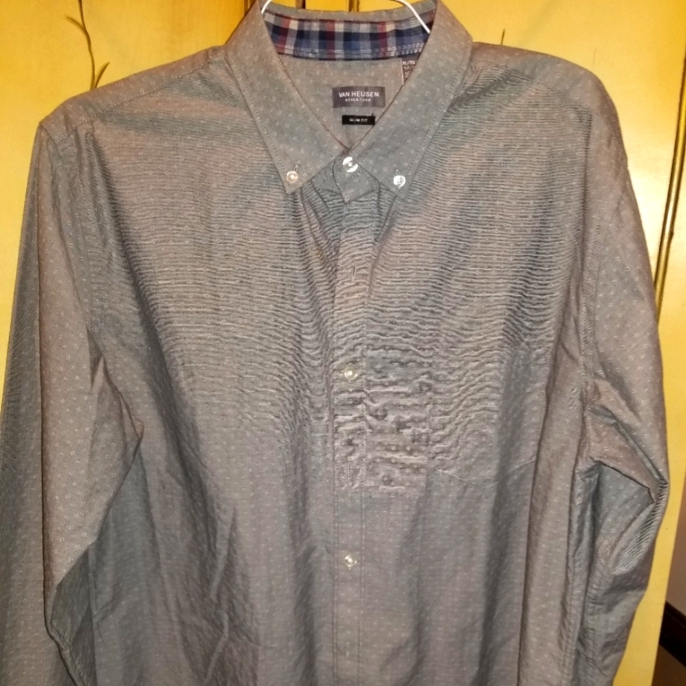 Van Heusen Slim Fit Long Sleeve Size 17.5 Condition:Excellent Never Worn